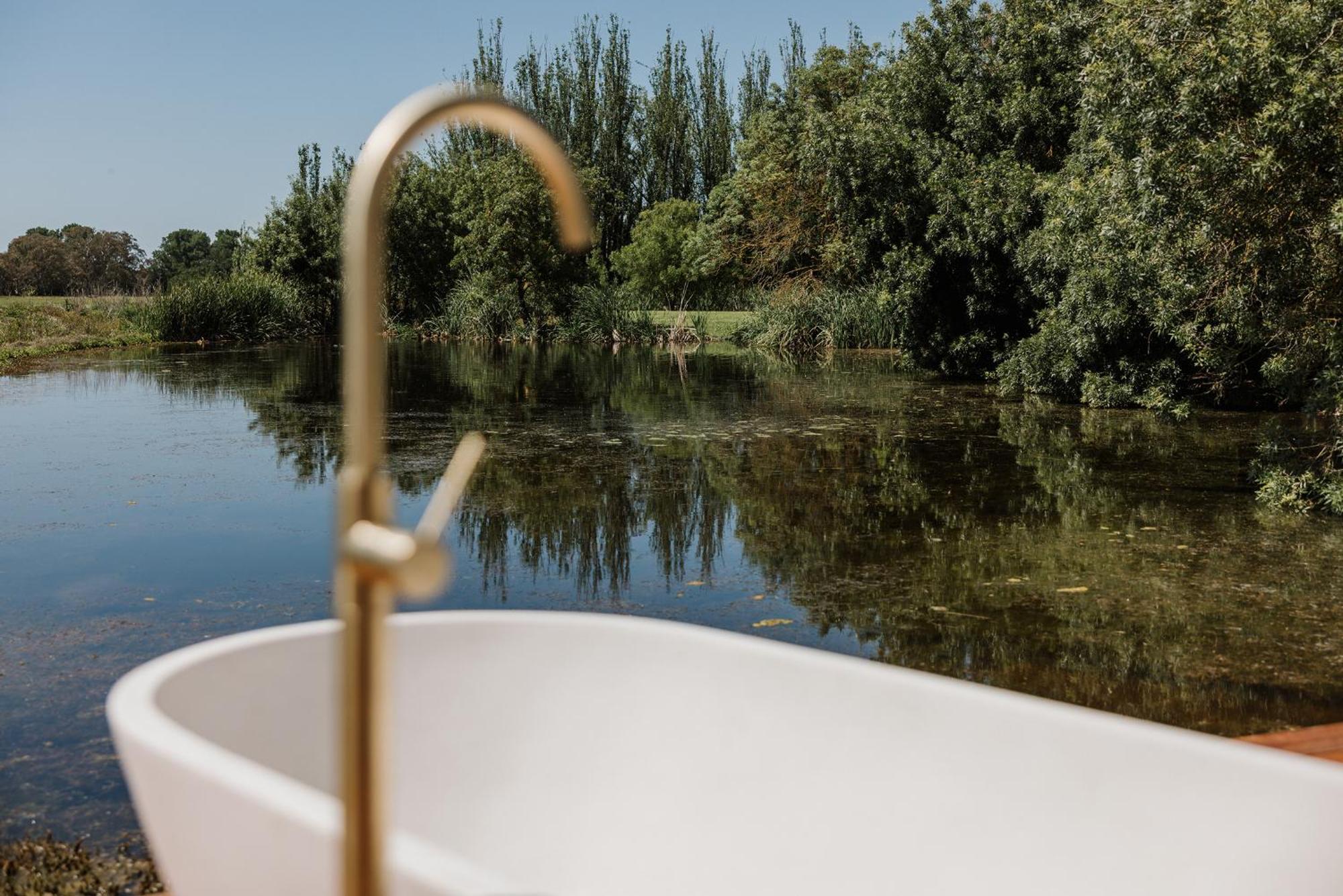 Mewburn Park Retreats - The Lakehouse Apartment Maffra Exterior photo